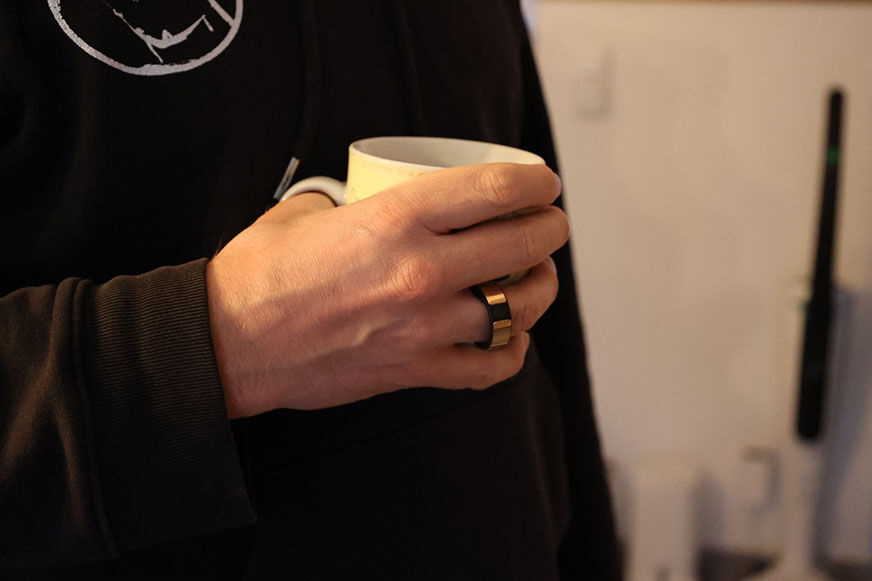 You can see the circular ring on your finger. 